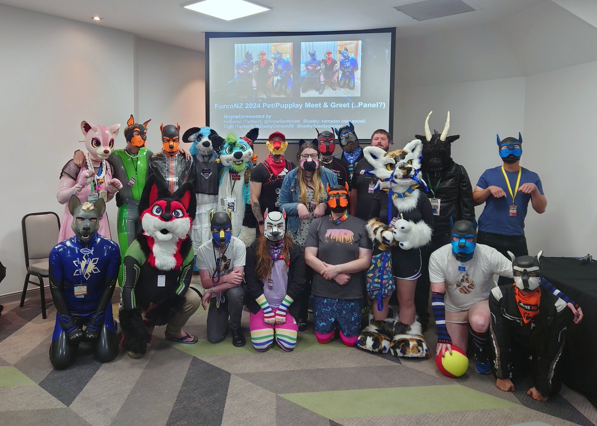 SnowSpottycats's tweet photo. Thank you all you cuties that came along to the Pet/Pupplay panel today!

Hopefully catch you all again next year~

Thanks once again to @DaddyCrimson38 &amp; @YunaCatt for co-hosting &amp; @DragonGuy99 for the 📸

#RubberPup #HumanPup #Pupplay
#FurcoNZ2024 https://t.co/8eYJqfHZXI