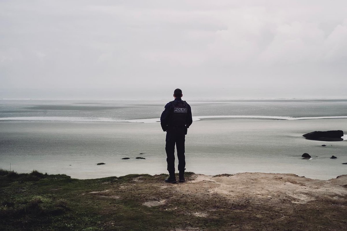 Il y a trois ans, 27 personnes mourraient au large de Calais en tentant la traversée de la Manche. Malgré plusieurs appels au secours, personne ne leur était venu en aide.

Sept militaires français et onze passeurs seront bientôt jugés pour leur responsabilité dans ce naufrage.