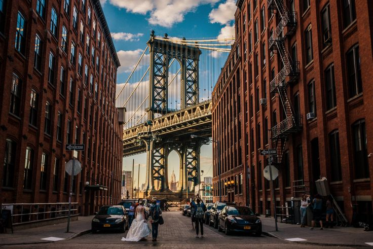 Nathan_Kurtz's tweet photo. Lugares de cine para visitar: Aunque el barrio Dumbo ha cambiado mucho aun puedes hacer una foto con el mismo encuadre del Puente de Manhattan que se empleó en "Érase una vez en América" pero según día y hora, verás a unos novios haciendo un reportaje o tendrás que hacer cola https://t.co/xCyqSGcjzh