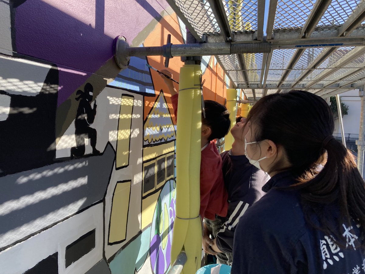熊本大学松永研究室は､熊本市川尻校区南部公民館壁面に子供達の絵を集めて原画を作り､昨日今日で壁画を制作しました。熊本市川尻校区青少年育成協議会からの依頼で300人ほどの小中高生、地区の方々と一緒に描きました。皆様ありがとうございました。