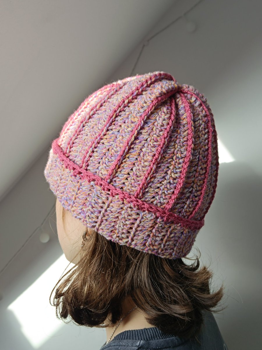 mathbrqt's tweet photo. hello!! 
j'ai fait ces deux bonnets au crochet récemment :)
je n'ai pas fixé de prix donc n'hésitez pas à me proposer le votre si vous êtes intéressé.e !
bon dimanche ;) https://t.co/UmB2jPZs7o