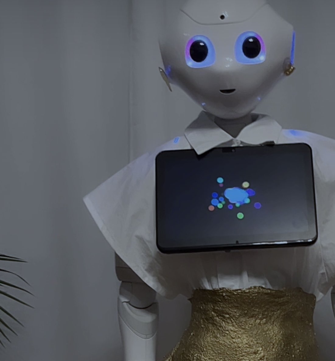 Pepper robot, at home, dressed by me 🧚‍♀️
#archives2023

In partnership with @unitedroboticsgroup 

Sublime cotton fabric by @supima 

Pepper robot is a trademark of SoftBank Robotics