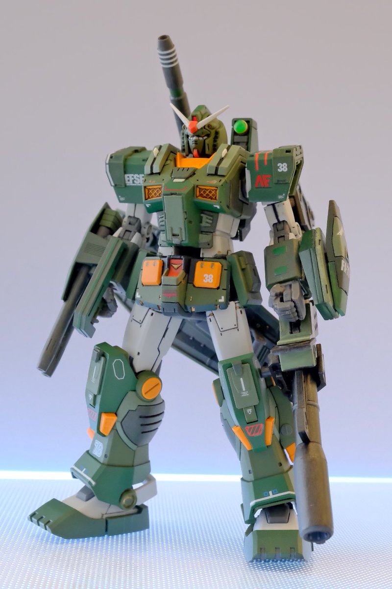 nemu_BC97's tweet photo. フルアーマーガンダム完成です✨
今日のオフ会で撮影‼️
 #アワハイムエレクトロニクス https://t.co/GhV9YHgMQ6