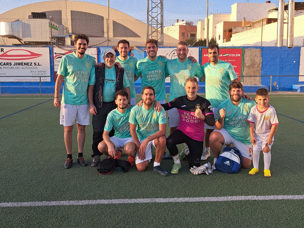Duro partido ayer ante nuestros amigos de <a href="/DeporChicharron/">Deportivo Chicharrón</a> en el que conseguimos sumar los 3 puntos con victoria por 6-2 
SEGUIMOS SUMANDO
Finalizamos nuestra primera vuelta con victoria 

FORÇA CHICHOS ⚽👏🏽

#CHICHOSFC
#LIGALOSCHICHOS
#TEMPORADA2425