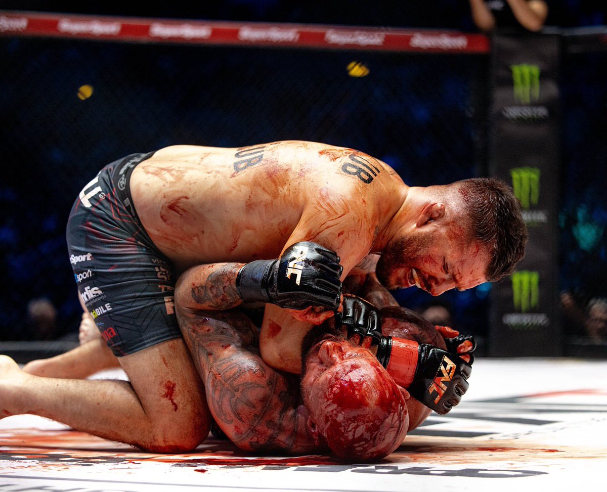 somosmma's tweet image. 🗣️¡SANGRIENTA VICTORIA🩸!

@CroataBarrio 🇦🇷 derrotó contundentemente a Bojan Kosednar 🇸🇮, por la vía de la Decisión Unánime, ayer, en el evento 2️⃣0️⃣ de National Fighting Championship 👊, desde Zagreb📍; consiguiendo su séptimo triunfo en la empresa ante cero caídas 👏.