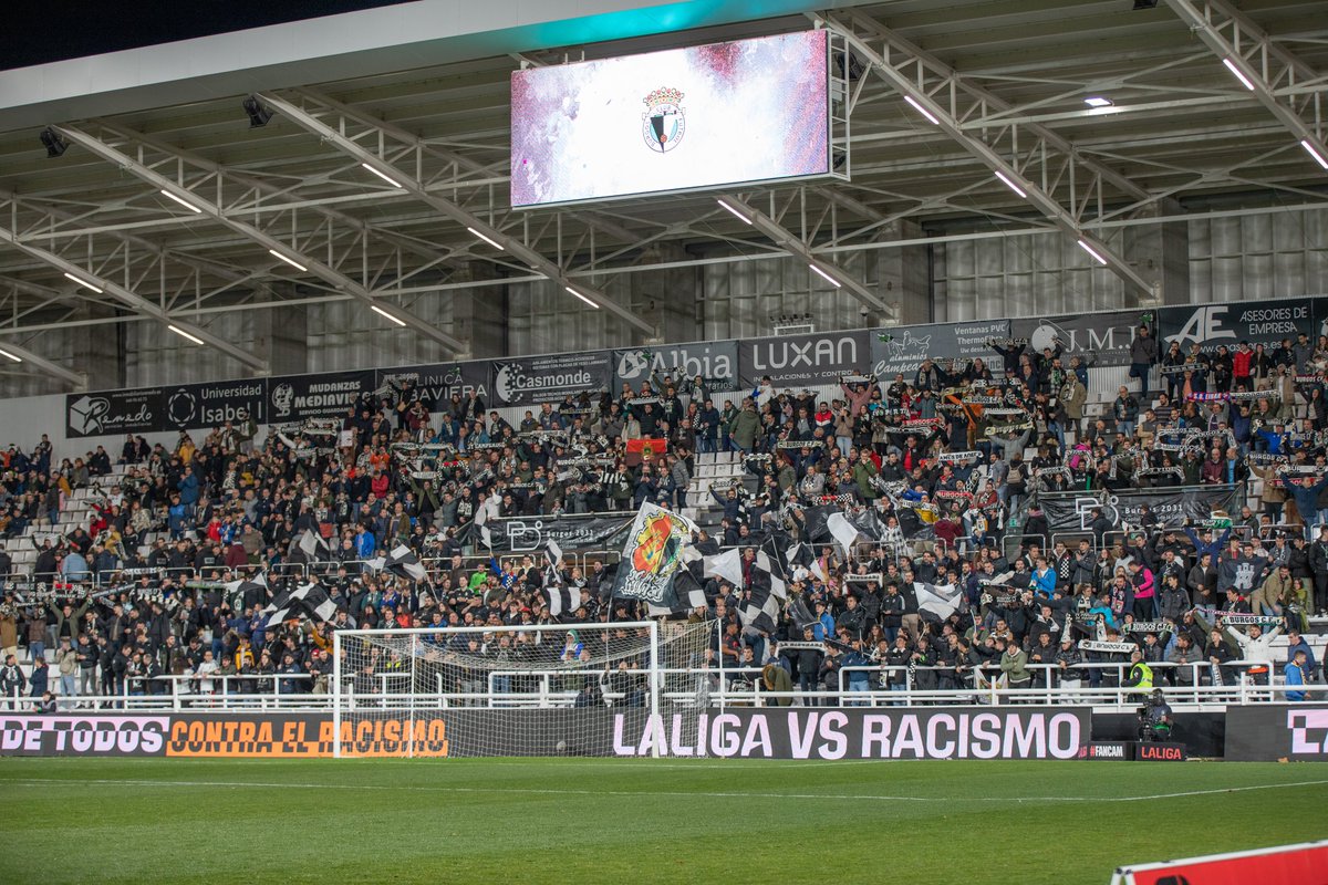 miguel5angel99's tweet photo. Estamos en guerra  y ayer peleamos nueve mil guerreros. 👊 

¡No hay otro camino! 🍍

@Burgos_CF  🤍🖤 https://t.co/cKKUzysAXi