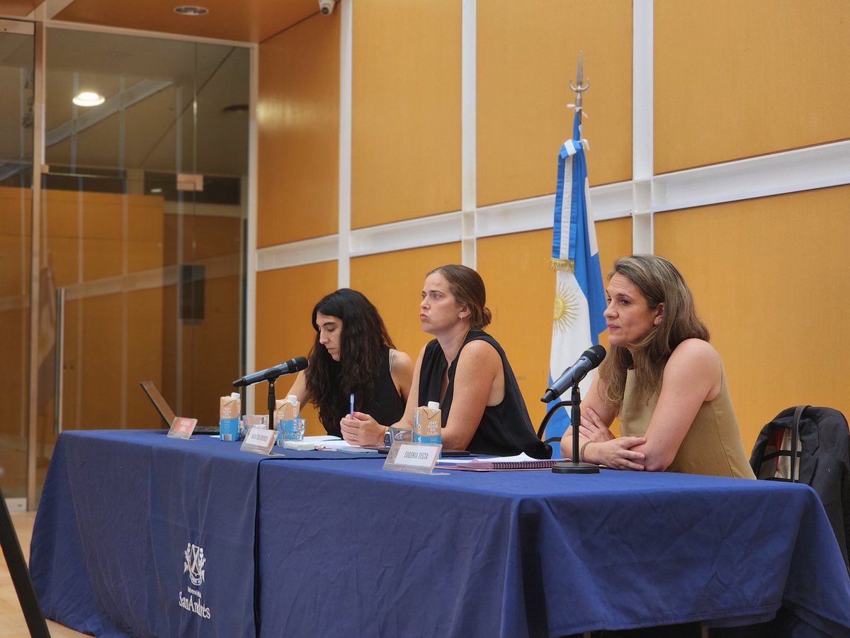 POLITEIA_udesa's tweet photo. En el segundo panel, participaron Maia Colodenco, @eugetesta y @biancarpinelli. Las panelistas hablaron acerca del rol que juegan y la crisis que enfrentan las organizaciones internacionales en el actual contexto de fragmentación geopolítica. Moderó la Profesora @mapilarllorens. https://t.co/AtfyJDH3C6