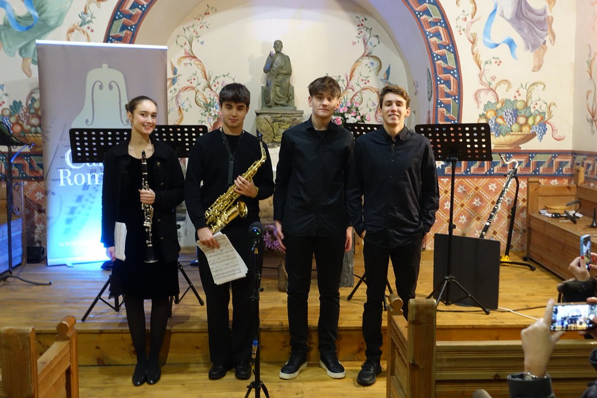 AmicsCambra's tweet photo. Un gran aplaudiment als joves estudiants que ahir van protagonitzar el concert "Joves Guanyadors" a St Pere del Tarter 👏🏽🙌🏽👏🏽🙌🏽
El Duo Francome i Serra i el Duo Dinamico van ser els invitats, tots quatre procedents de la Llacuna @institutmusica.ad que amb el seu talent ... https://t.co/fIKT9a97e7