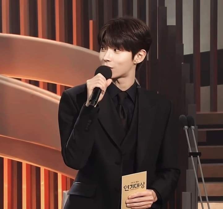 inyouf's tweet image. ⠀ ⠀ ⠀ 
“Terima kasih DayKids (@ewzbdi, @marcellsane, @xhanzhii, dan @bookasidett), atas penampilannya malam ini. Teman-teman Kiddos menikmati penampilan mereka, bahkan saya lihat ada yang suaranya sampai habis, haha. Ditunggu debutnya!” Ujar Guinandra tertawa kecil.
⠀