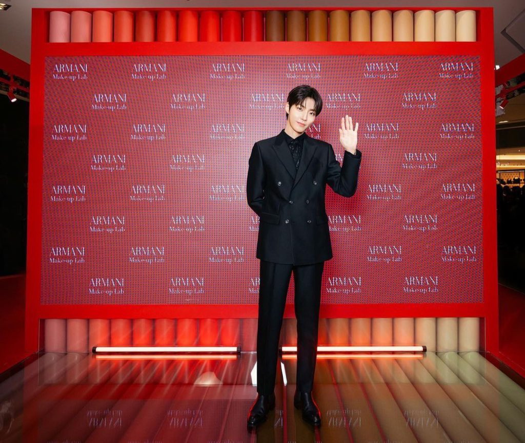 inyouf's tweet image. ⠀ ⠀ ⠀ 
“Saya Guinandra selaku MC malam hari ini pamit undur diri. Mohon maaf jika ada kesalahan selama memandu acara, selamat malam dan selamat beristirahat!” Ucapnya lalu membungkukkan badannya dan melambaikan tangannya. Kemudian ia menoleh ke arah sampingnya @Jicqu.
⠀