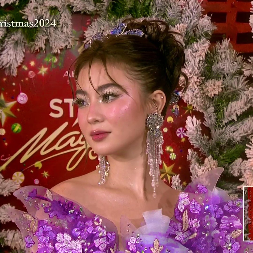 MegaKapamilya's tweet photo. Fyang's fairy dress is a sight to behold! ✨💫 

Witness the magic of #StarMagicalChristmas2024 https://t.co/CgZ8AcVIqM