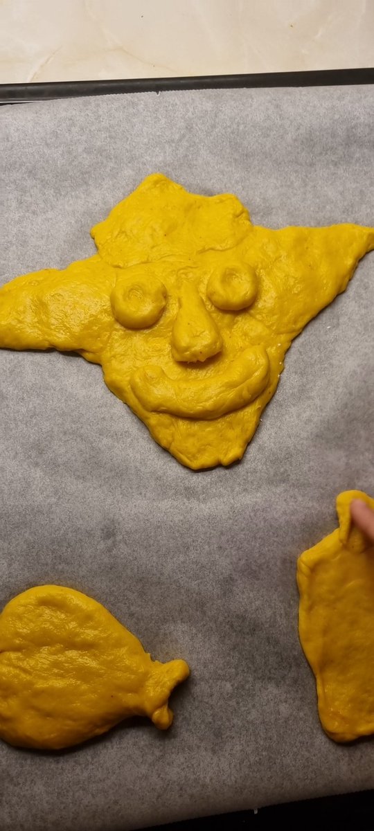 I made a Kez during this years Lussekatt baking. 

Sandra makes ringmaster and his trinkets