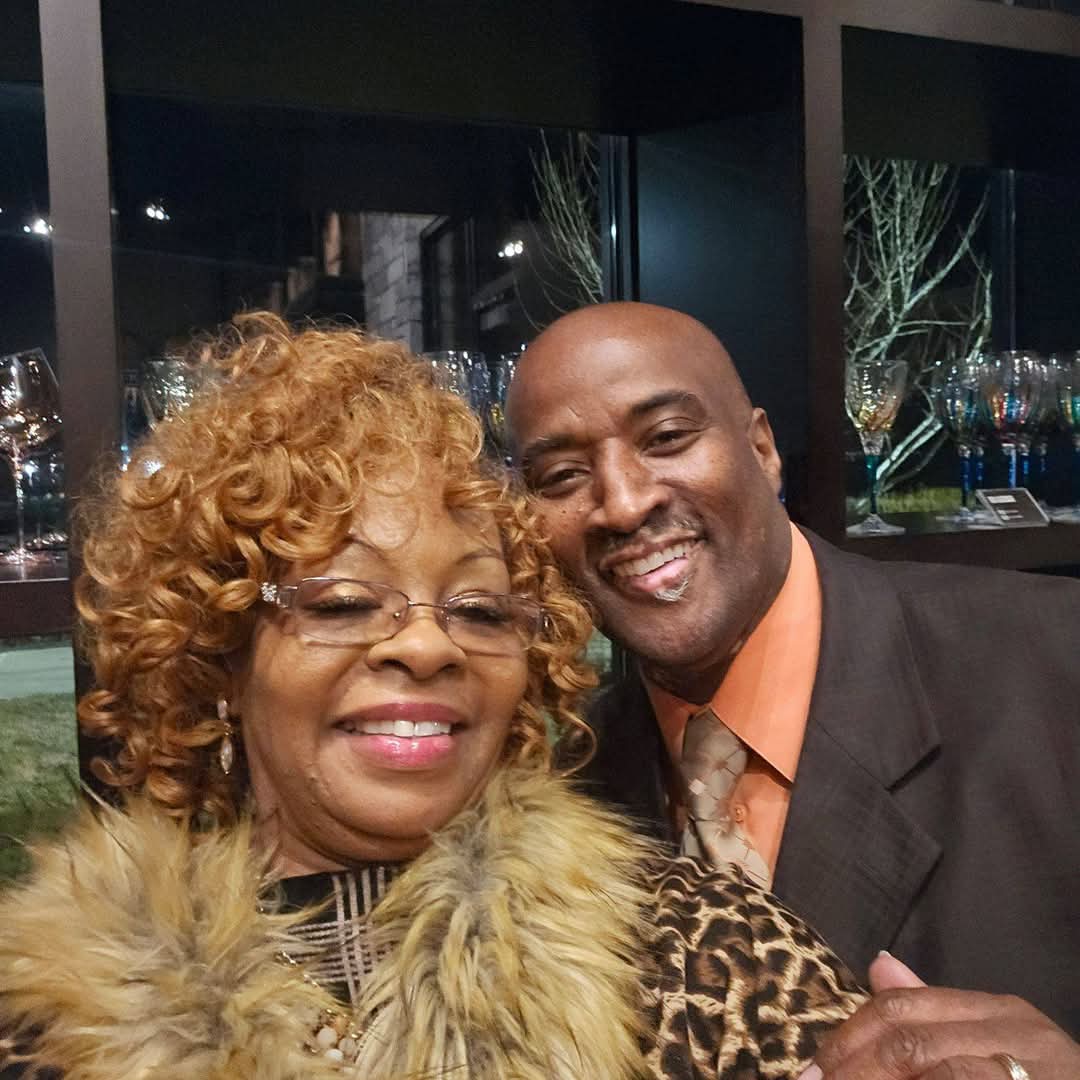 afavorite7's tweet image. Happy Birthday to my smart ,thoughtful, kind ❤️ handsome hubby ( boyfriend) whom I truly appreciate, love and adore 🤩🥰🤩😗
You are truly the epitome of a sweet husband, a jewel after God's own heart
💋💋💋😘😘😘🤩🤩🤩😘😘
Love your wifee MrsNeicypoo Thornton
😘😘😘