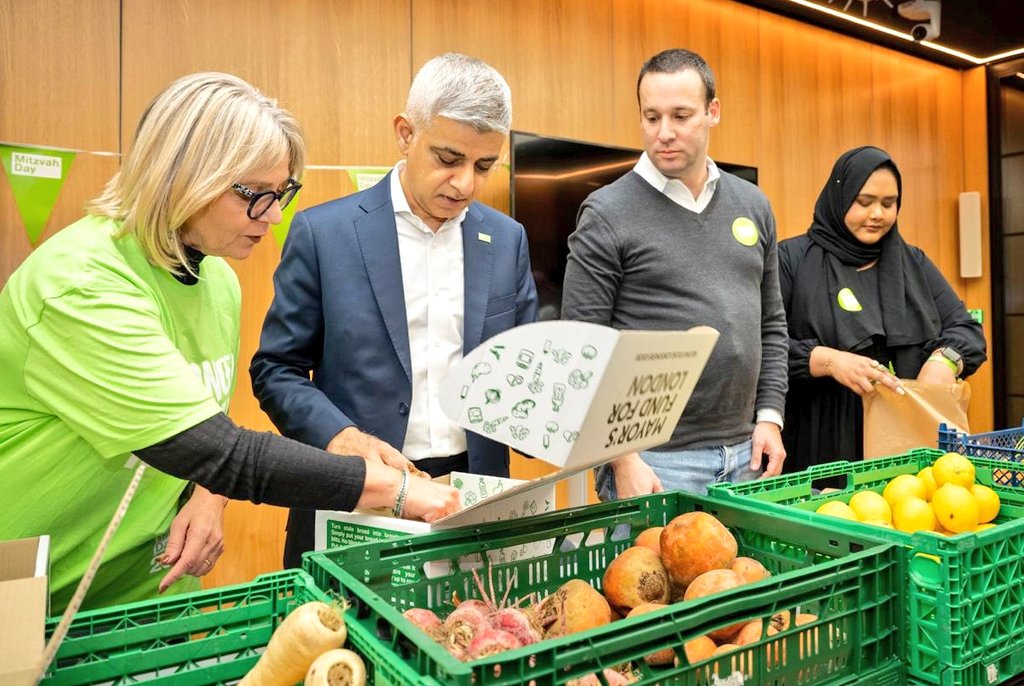 Sadiq Khan tweet media