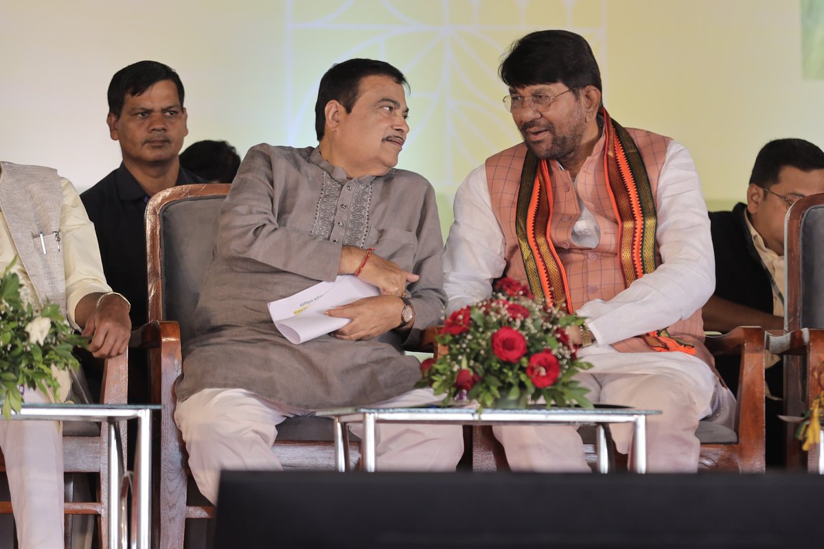agrovisionindia's tweet photo. Day 3 of Agrovision 2024 was a hit! Shri @nitin_gadkari , Shri @Narayan4bjp_ , and Shri @Lakhan_BJP graced the event. Farmers explored live demos, interacted with exhibitors, and joined impactful workshops!
#foodprocessin #horticulture #FoodInnovation #agrovision2024 https://t.co/mNU0HpppWL