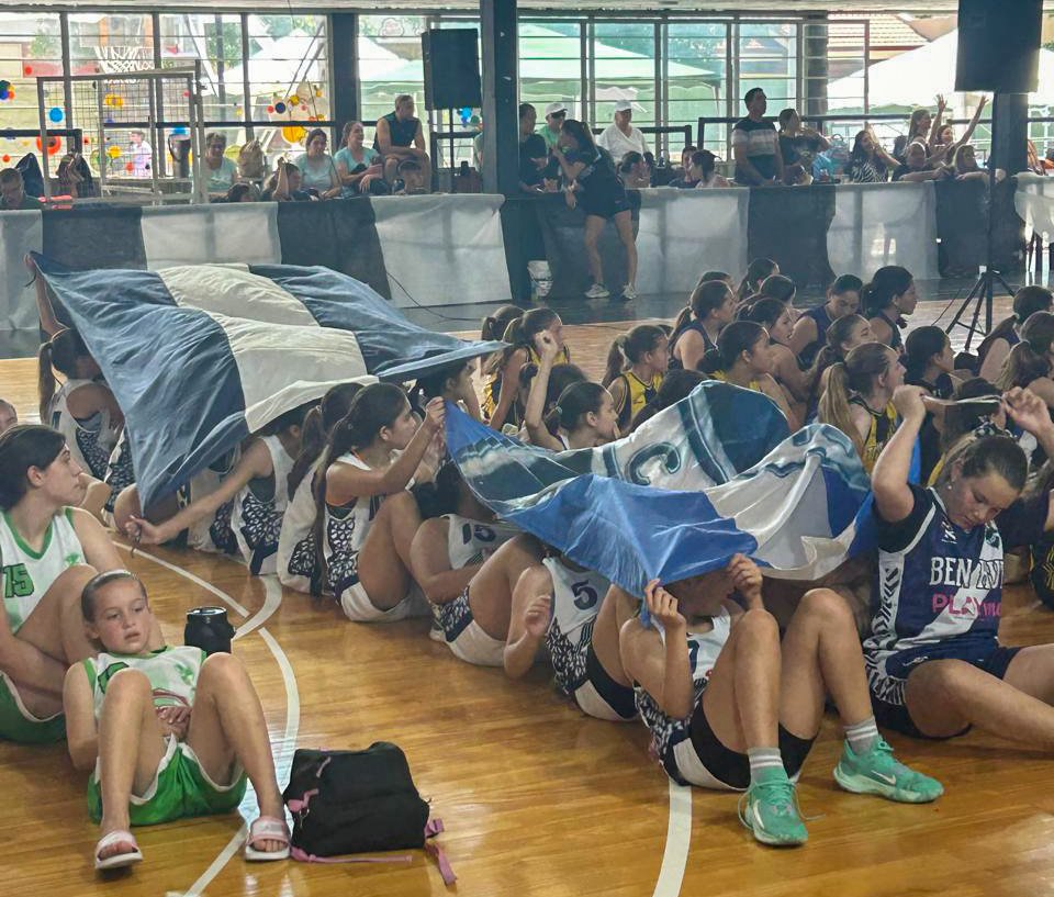 clubbenhur's tweet photo. 🏀 #Formativas. Este sábado, las #Lobitas participaron del encuentro organizado por el club Almagro de Esperanza. Compitieron dos equipos de #Mini
#VamosBenHur 🔵⚪🔵 https://t.co/IaFT3RSv0a