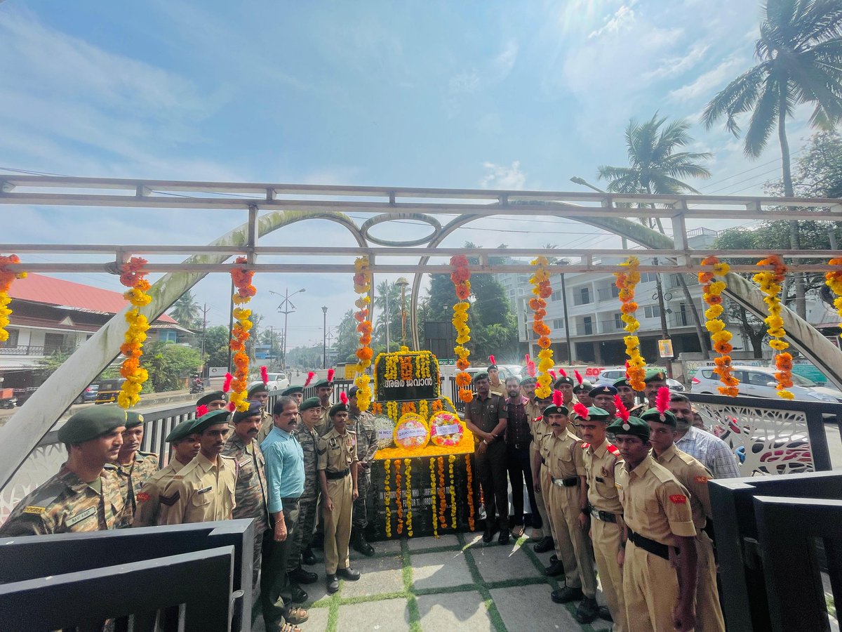 youtheshannan's tweet photo. On the occasion of #NCCDay we pay homage to brave souls who laid down their lives for our nation. 
A solemn wreath-laying ceremony at the War Memorial, Ayyanthole reminds us of their sacrifices &amp; inspires us to uphold the values of duty, discipline &amp; dedication. #UnityDiscipline https://t.co/6Ijoedx9KS