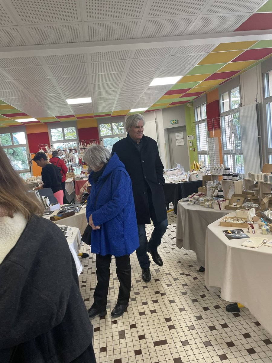 Matinée bien sympathique au marché de Noël de la maison de quartier des Bruyères organisé par l’amicale des habitants des bruyères Vauguyon au profit d’un enfant en situation de handicap. Plaisir de retrouver Jeanne et sa maman Carole.
