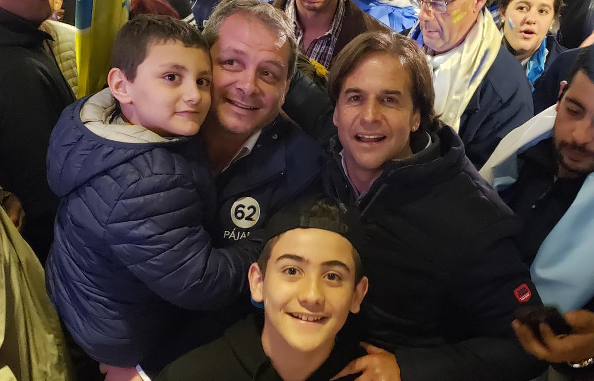 Es hoy. 
Por el Uruguay. 
Por la familia. 
Por Florida. 
Como en las difíciles. Como siempre. 
En reconocimiento a <a href="/LuisLacallePou/">Luis Lacalle Pou</a> 
Es hoy con  <a href="/AlvaroDelgadoUy/">Alvaro Delgado</a> #ElProximoPresidente