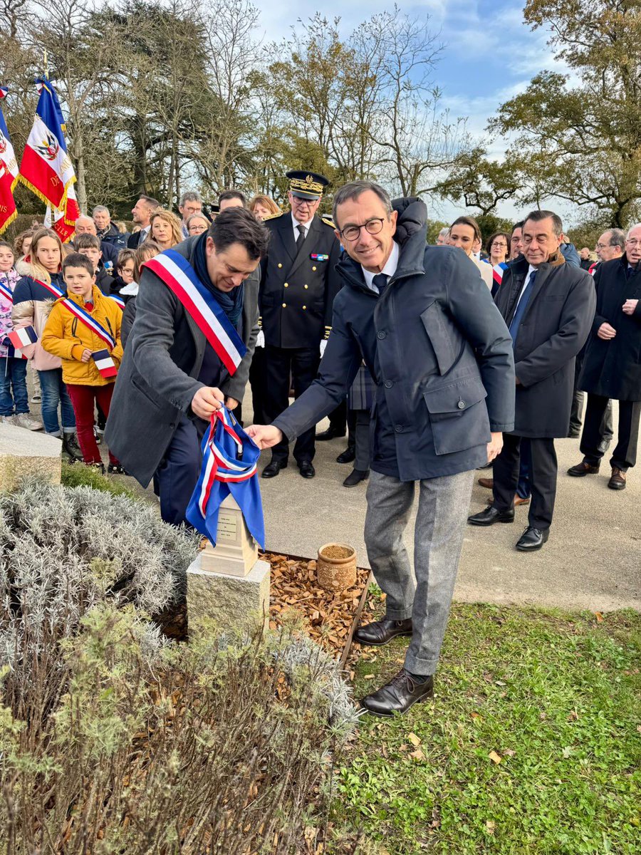 BrunoRetailleau's tweet photo. En célébrant aujourd’hui le 95ᵉ anniversaire de la mort de Georges Clemenceau, nous rendons hommage à cet homme d’État qui a marqué à jamais l’Histoire de la France. 

C’est avec fierté et entouré de mes amis que je souhaite rappeler combien son héritage, à la fois vendéen et français, continue de nous inspirer.