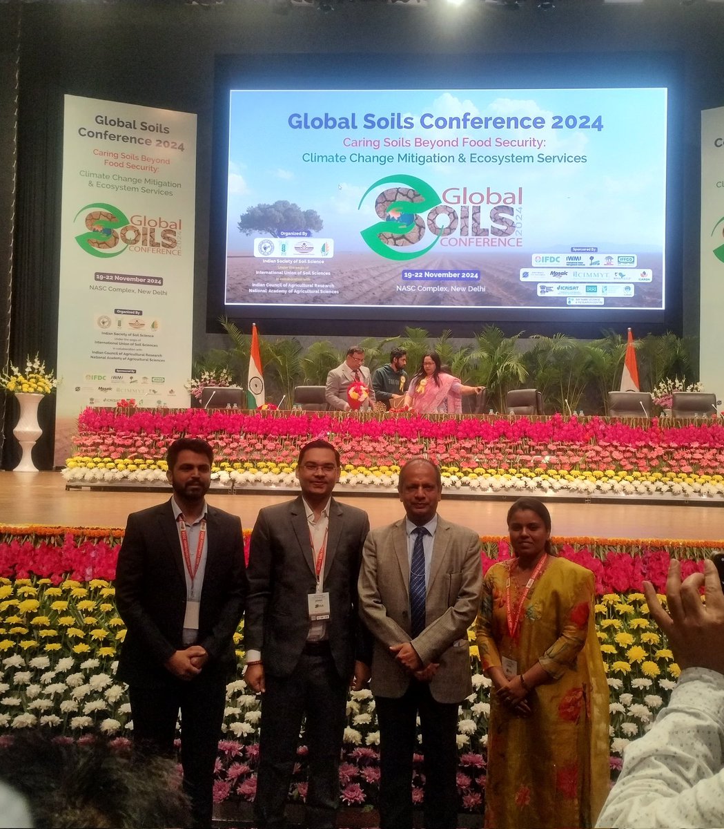 sbedwal519's tweet photo. Honored to be recognized with the Commendation Award at 88th Annual Convention of ISSS &amp; Global Soils Conference 2024, New Delhi by President ISSS &amp; DG ICAR Dr. Himanshu Pathak and DDG (NRM) Dr. SK Chaudhari.
Thankyou CCSHAU-CSSRI for your support @ccshauofficial @CSSRIonline https://t.co/0uG6x2wyXD