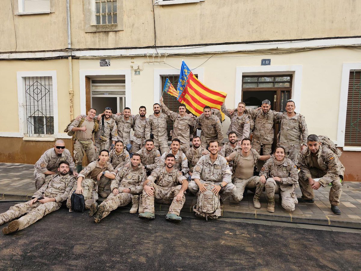 Ala46_ea's tweet photo. Hoy se realiza el relevo del personal del MACAN en las labores de apoyo tras la DANA. Este relevo garantiza la continuidad del trabajo gracias al esfuerzo del @EjercitoAire.

Los aviadores que regresan a las islas saben que no es un adiós, sino un “hasta pronto. https://t.co/2lkJ1h0j8W