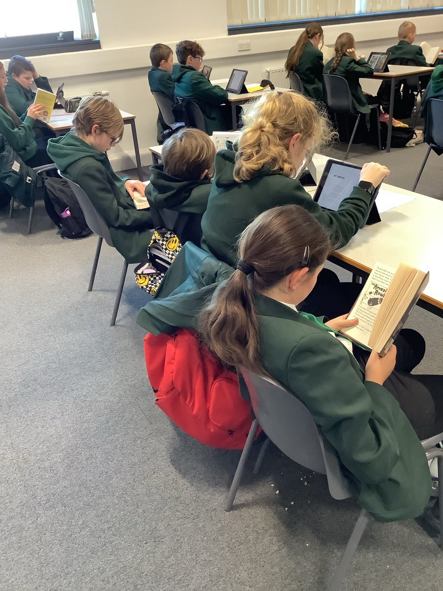 cbeerclasswork's tweet image. What a great end to #bookweekscotland with @StMungos_Eng @StMungosFalkirk our amazing #StMungosLiteracy encouraged everyone to end the day with our Drop Everything And Read period