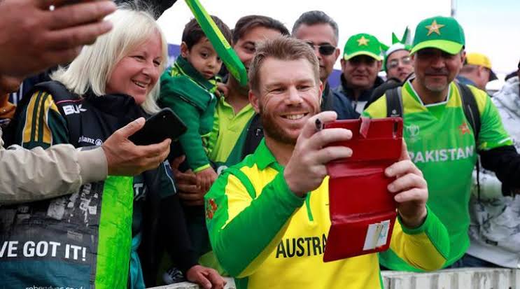 chinnarasu47102's tweet photo. What is happening in the auction Warner is unsold #westandwithwarner like to support Warner follow if you are a true Warner supporter🔥🔥 just being funny, 🤣🤣 #warner #IPLAuction2025 #IPLRetention2025 #csk https://t.co/P61WvBk2Nz