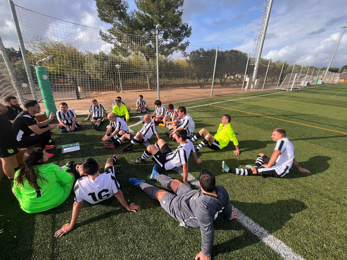 FCC_Cantera's tweet photo. GENUINE | Nos despedimos de Tarragona felicitando al @Fuenla por su victoria en el último partido de esta primera fase.

¡Como siempre hemos disfrutado mucho y estamos deseando volver pronto!

¡@univeabogados gracias por vuestro apoyo! https://t.co/eRg9l2QhBX