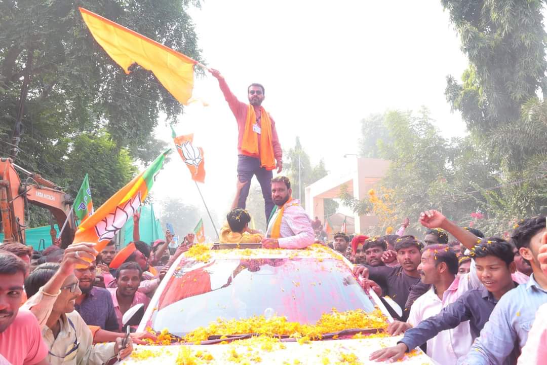 AbhijeetVPatil5's tweet image. आमच्या जळगाव जामोद मतदारसंघाचे लोकप्रिय आमदार मा.@DrSanjayKute मामा हे सलग पाचव्यांदा भरघोस मतांनी निवडून आल्याबद्दल हार्दिक अभिनंदन!
@Dev_Fadnavis
#unbeatable 
#MaharahstraElection2024 
#5thtime