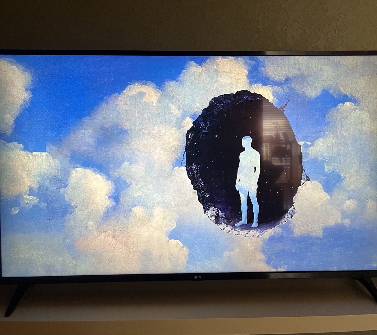 Awesome seeing <a href="/mendezmendezart/">mendezmendez</a> on my TV. 

<a href="/LGArtLab/">LG Art Lab</a> is a cool concept. Looking forward to more collaborations like this.