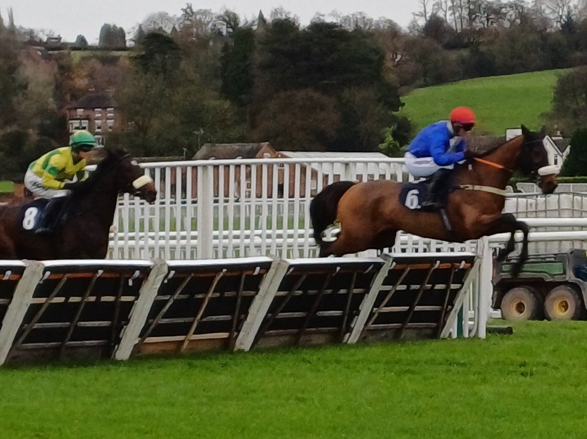 Gedward1982's tweet photo. This wet &amp; windy Sunday brings me to @UttoxeterRaces for the 1st time🐴🌪🌧
Proper National Hunt weather.....
#8TracksToGo https://t.co/DwHOqeYgY8