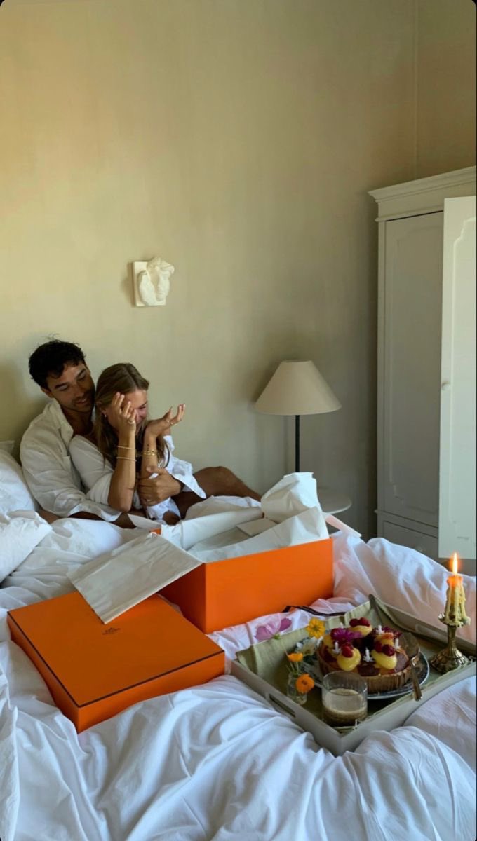 Diorgirlx's tweet photo. Healthy partners, healthy relationships. https://t.co/SPTYt2z41K