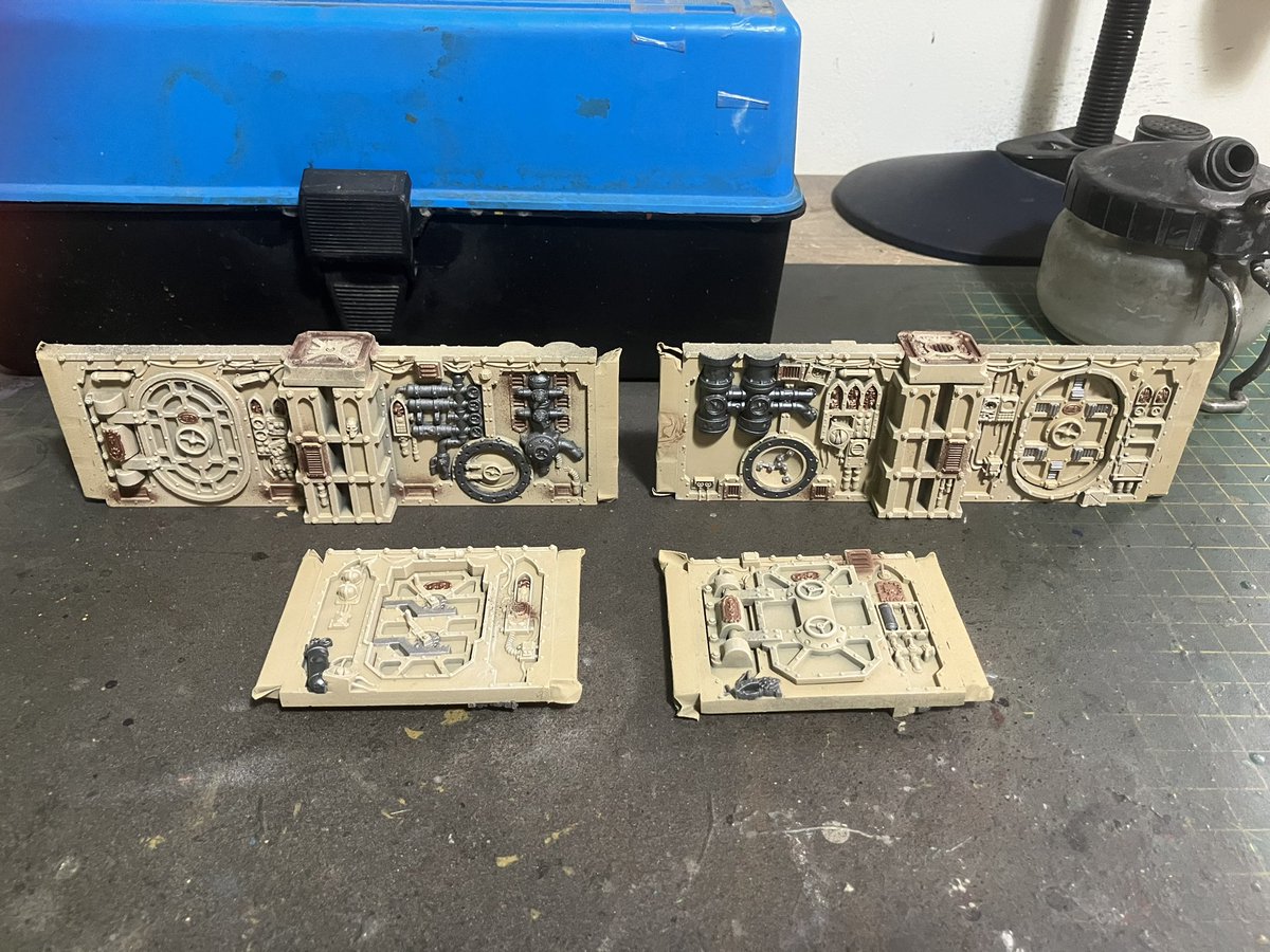 Penddraig131's tweet photo. Added the final metals onto the next batch of #gallowdark walls. Next step is a metals wash and picking out other pipes.
#killteam #40k #boardingactions #30k #horusheresy #zonemortalis #warmongers https://t.co/V50lKtSDVf