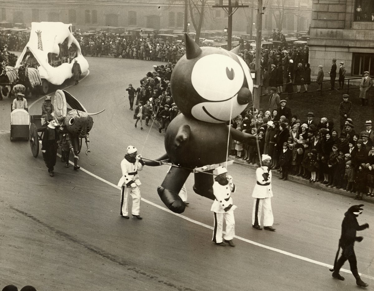 ArchivesOntario's tweet photo. 🎅 #DYK Eaton's sponsored the first #SantaClausParadeTO in 1905? The store's records include these photos of animal features in past parades. Which one is your fave? 👇
1. 🐶 Dog float, 1925
2. 😺 Felix the Cat balloon, 1930 
3. 🐧 Penguin balloon, 1931
4. 🦆 Ducks, 1931 https://t.co/G9spe5WO03