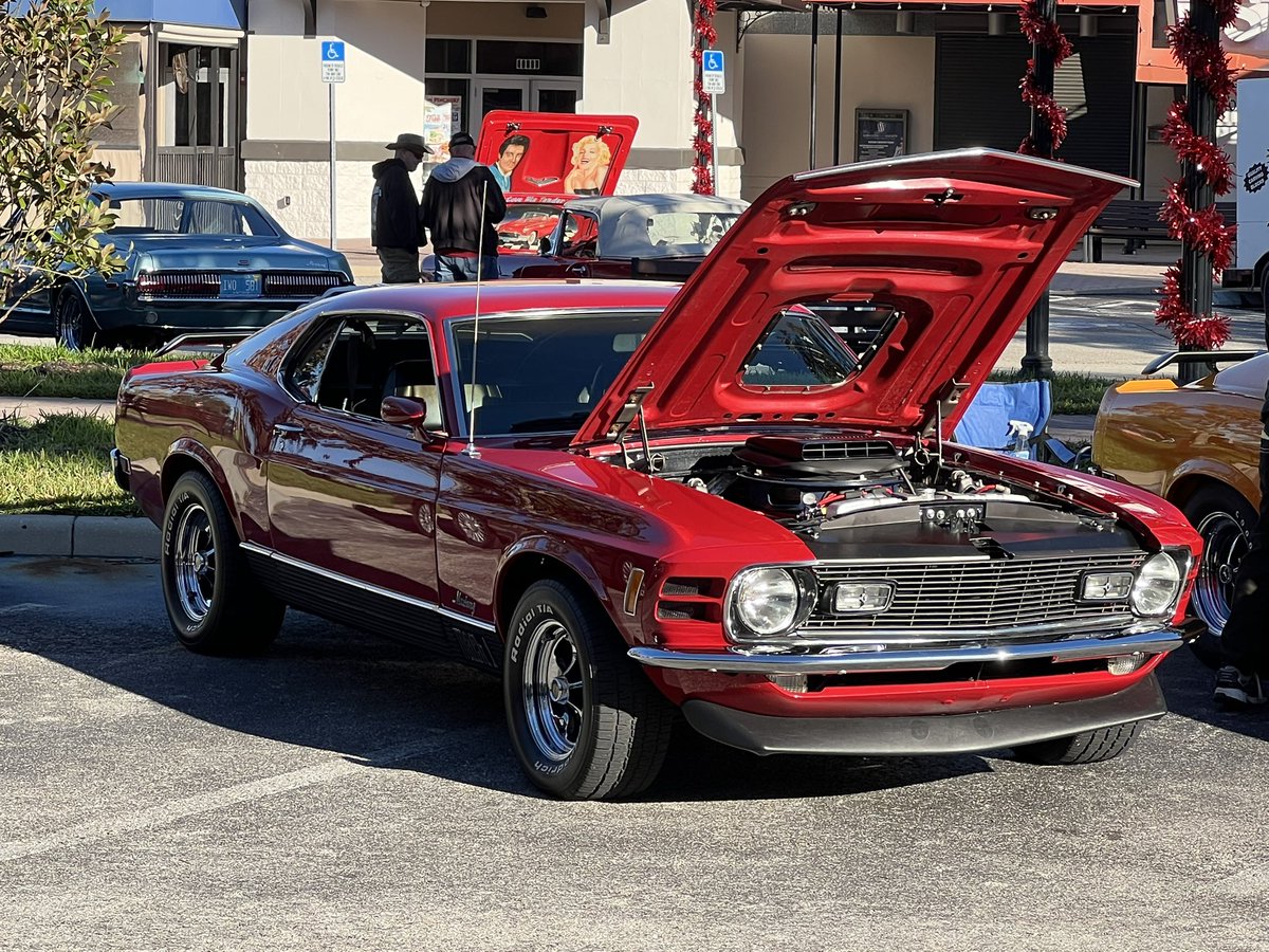 RichardREpps's tweet photo. Great day for a car show! https://t.co/nDVXEWyXHm