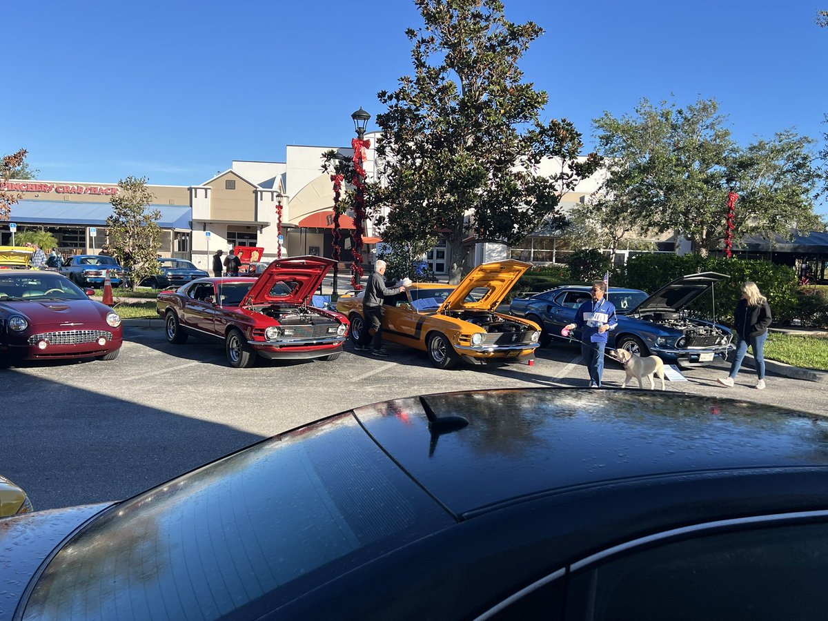 RichardREpps's tweet photo. Great day for a car show! https://t.co/nDVXEWyXHm