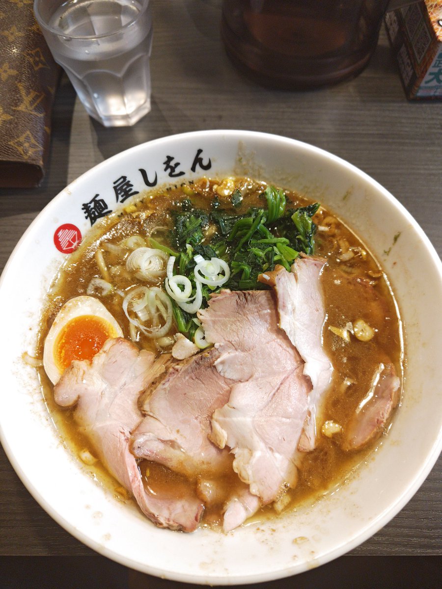 murab000's tweet photo. 何食べても美味い麺屋しをん
ちなみにカレーも超絶品！
#麺屋しをん https://t.co/b2zsj70JhF