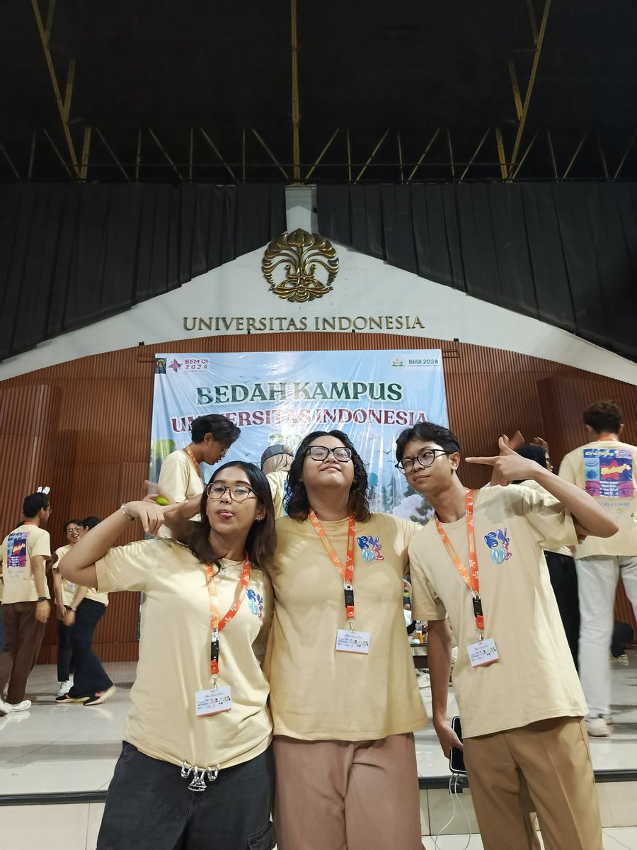 gumapusing's tweet photo. Terimakasih anak-anak volunku LO FIB yang keren banget ini, makasih tetap semangat walau dihalang ujan badai. #FIBKRENZ #BFForever https://t.co/OypAyMM5ZT