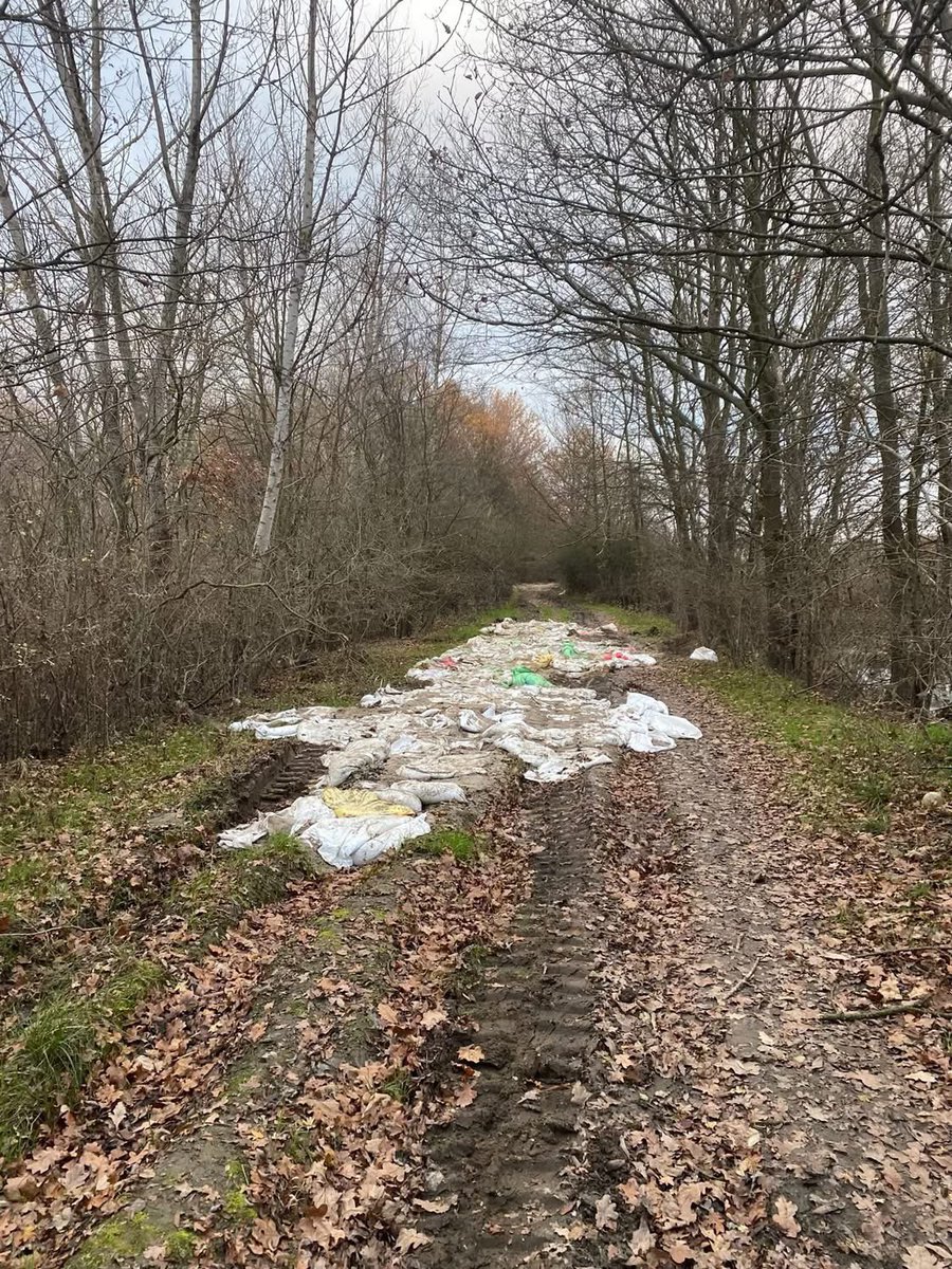 jachcy's tweet image. Sprzątanie po powodzi też nie idzie… #Powódź