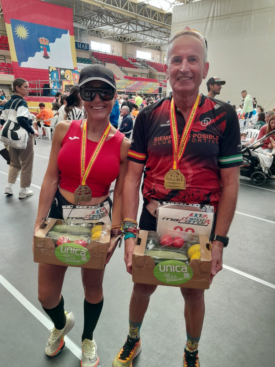 Esta mañana nuestros compañeros Eva y Jesús han participado en la Medía Maratón Ciudad de Roquetas.
Acompañados durante todo el recorrido por el buen tiempo.
Eva se ha quedado con la miel en los labios, logrando el cuarto puesto.
Enhorabuena a los dos 
Siempre es Posible