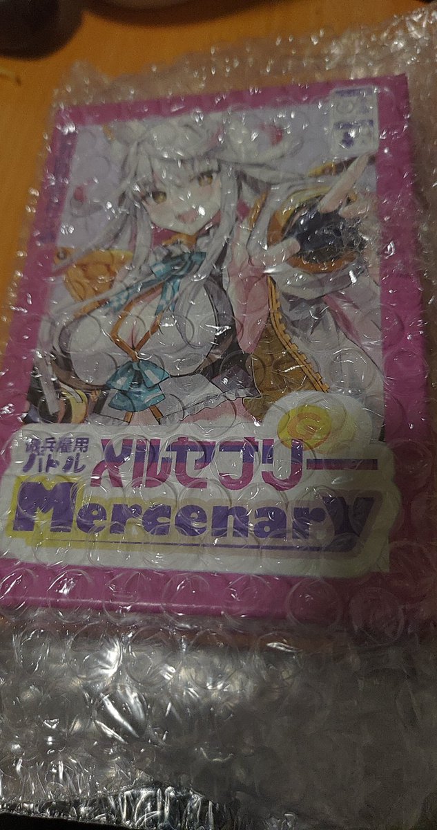 通販してた #メルセナリー 届いたけどやる相手もいないしもしできてもネット版だろうから物理版は記念品だということにいまさら思い至った…でもやってみたいしボドゲカフェかイベントでも探すかな