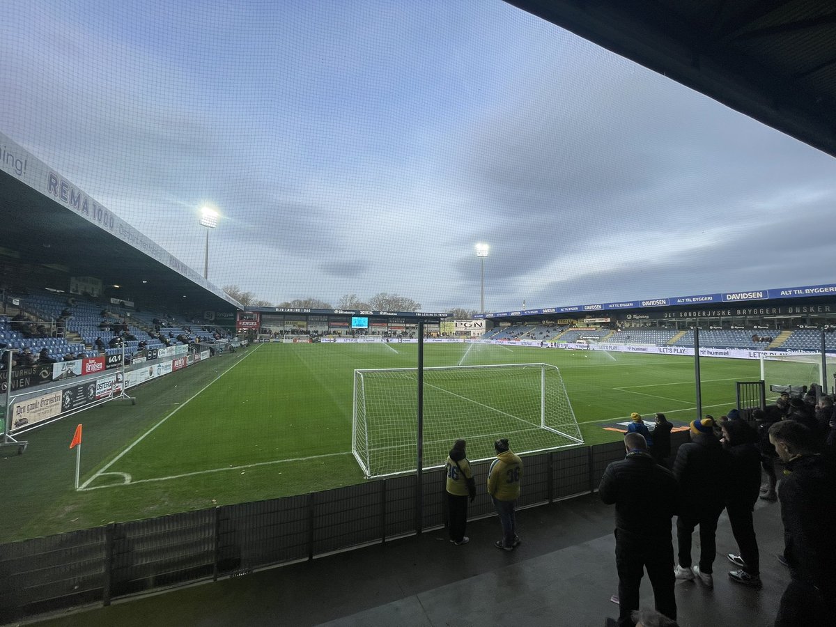 maageDK's tweet photo. Så vi afsted igen. #LiveFodbold #sldk #SjeBif med #EggePåTur https://t.co/D0wJXCLaXf