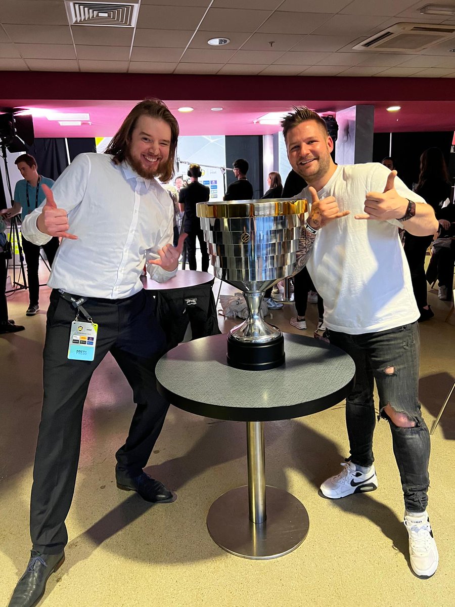 CHAMPIONSHIP SUNDAY bei der #MonkeyBusinessChallenge um die 5x <a href="/secretlabchairs/">Secretlab</a> BOSSSTÜHLE feat. <a href="/meow_spirit/">kidaro 🇺🇦</a> und seine kranken Kumpanen vs. DIE ANDEREN. twitch.tv/jmvincento