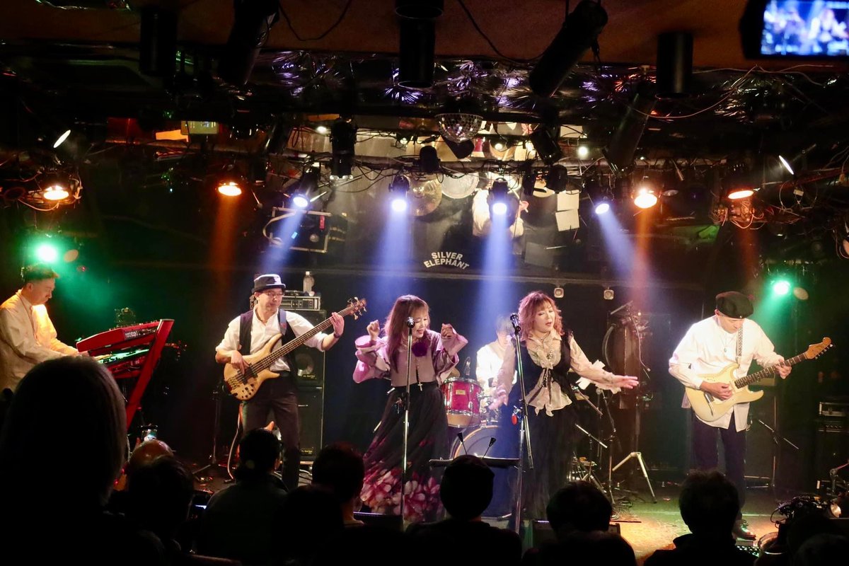 kokubutakumi's tweet photo. Negasphere "Castle In The Air" 40th Anniversary ＠シルエレ完遂！レジェンド「Negasphere」の皆様、関係スタッフ皆様、そして、ご来場いただきました皆様 ありがとうございました！！！「那由他計画」は全9曲 70分超えのてんこ盛りセトリ ベースも弾き倒せました！明日から通常勤務頑張ります笑 https://t.co/33aY4vkNRY