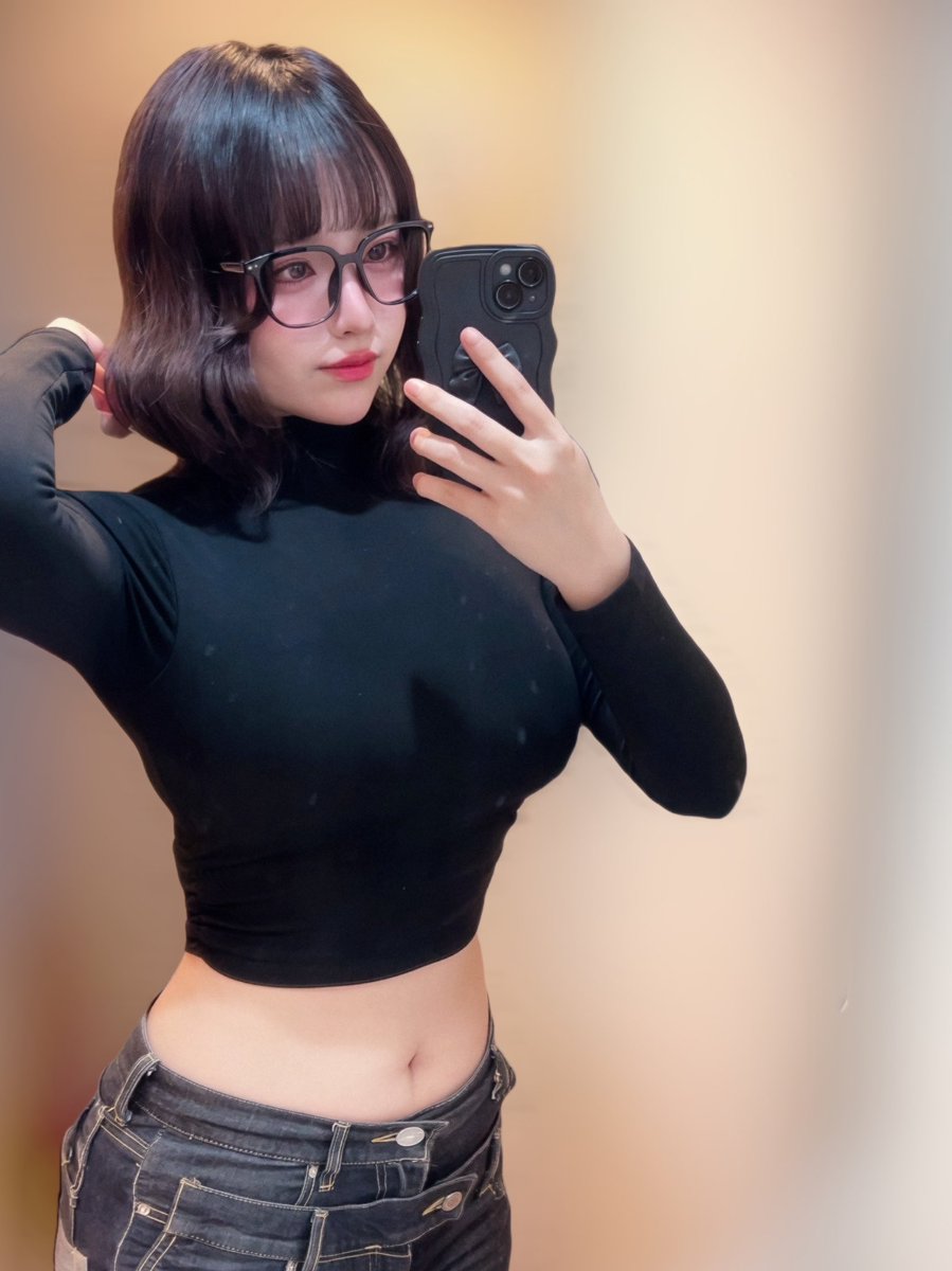 冬になると現れるドスケベボディ女です https://t.co/796UdJ2G96