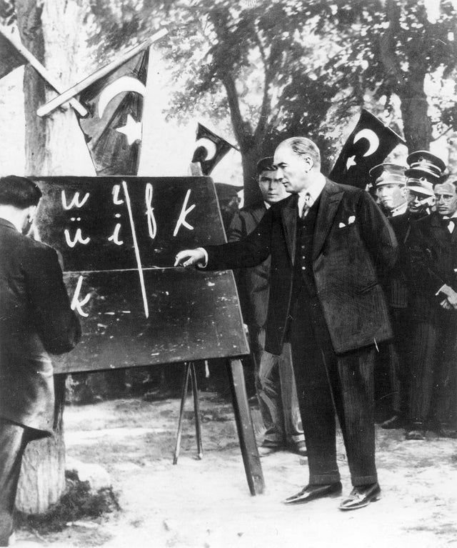 Öğretmen bir Kandile benzer, Kendini tüketerek başkalarına ışık verir.

"M.Kemal ATATÜRK "

#24KasımÖğretmenlerGünü