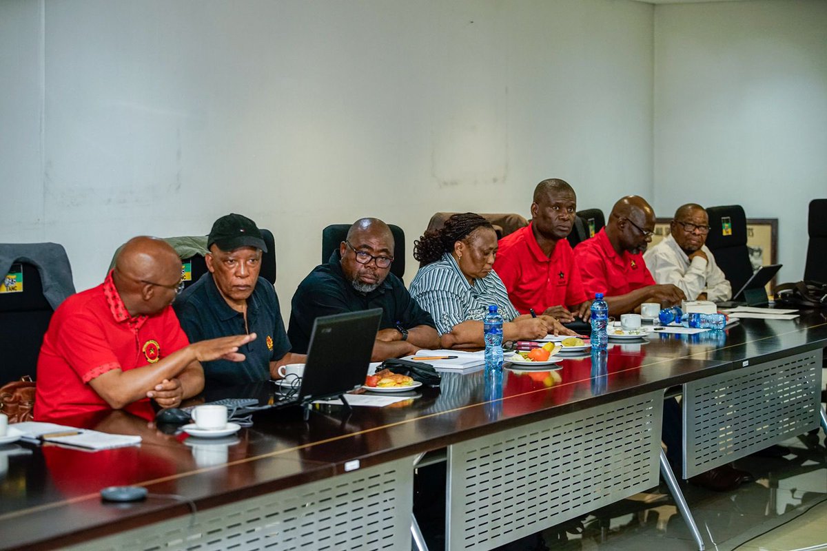 MYANC's tweet photo. [IN PICTURES] The ANC and SACP meeting to discuss political developments is underway at Luthuli House in Johannesburg.

#LetsDoMoreTogether https://t.co/GCQhYLI4p1
