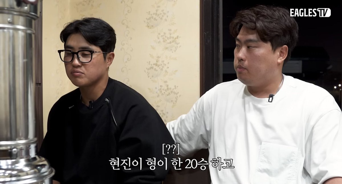 걍 행회돌리는 이글스팬들이잖아 이거
시환이랑 채버지 합텨서 홈런 50개 넘게치고 용병이 혼자 30개치고 용투둘이 각각 15승정도하고 류가 20승하면 우승이다