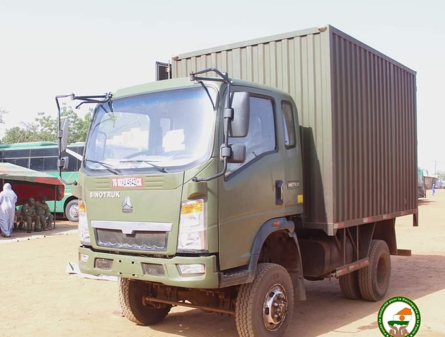 IMA Automobile Niger a effectué une contribution d'un garage mobile au Fonds de Solidarité pour la Sauvegarde de la Patrie.Cette contribution, estimée à 36 millions de francs CFA,témoigne de l’engagement du promoteur à soutenir nos FDS dans la défense et sauvegarde de la Patrie.